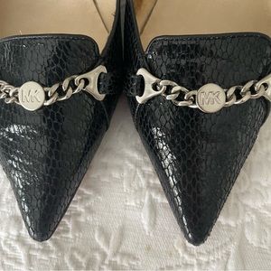 Michael Kors Black Leather Pumps with Kitten Heels and Chain. Size 8
